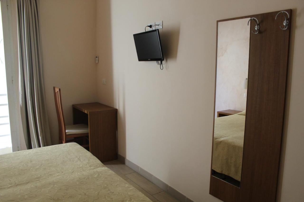 רימיני Hotel Adria Nuova מראה חיצוני תמונה