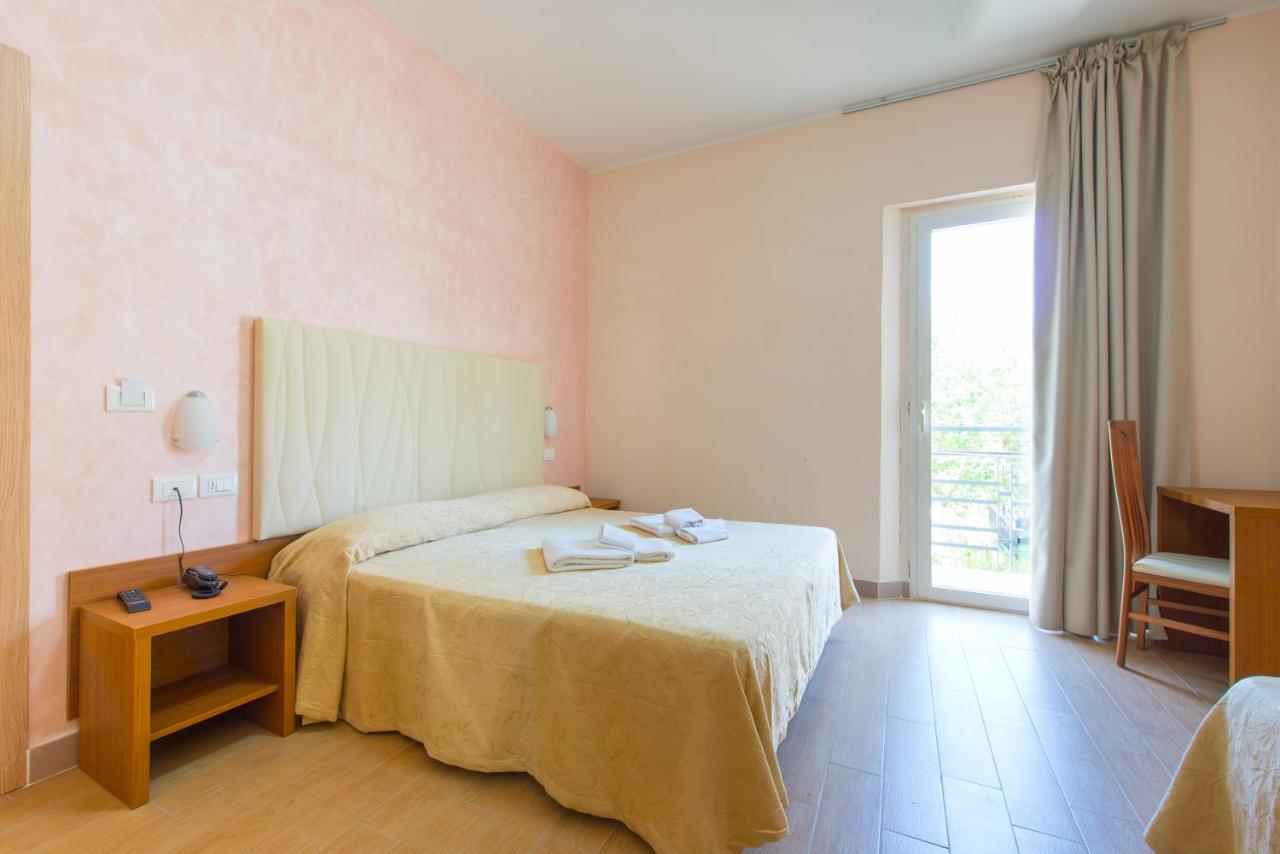 רימיני Hotel Adria Nuova מראה חיצוני תמונה