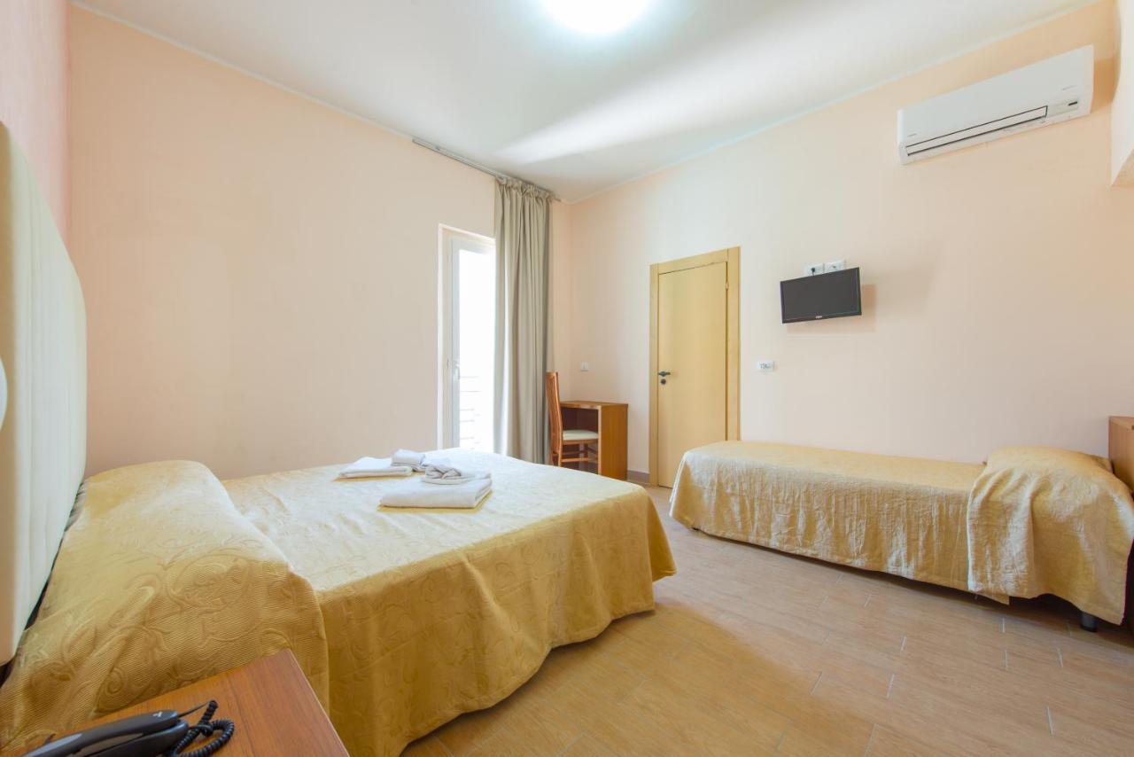 רימיני Hotel Adria Nuova מראה חיצוני תמונה