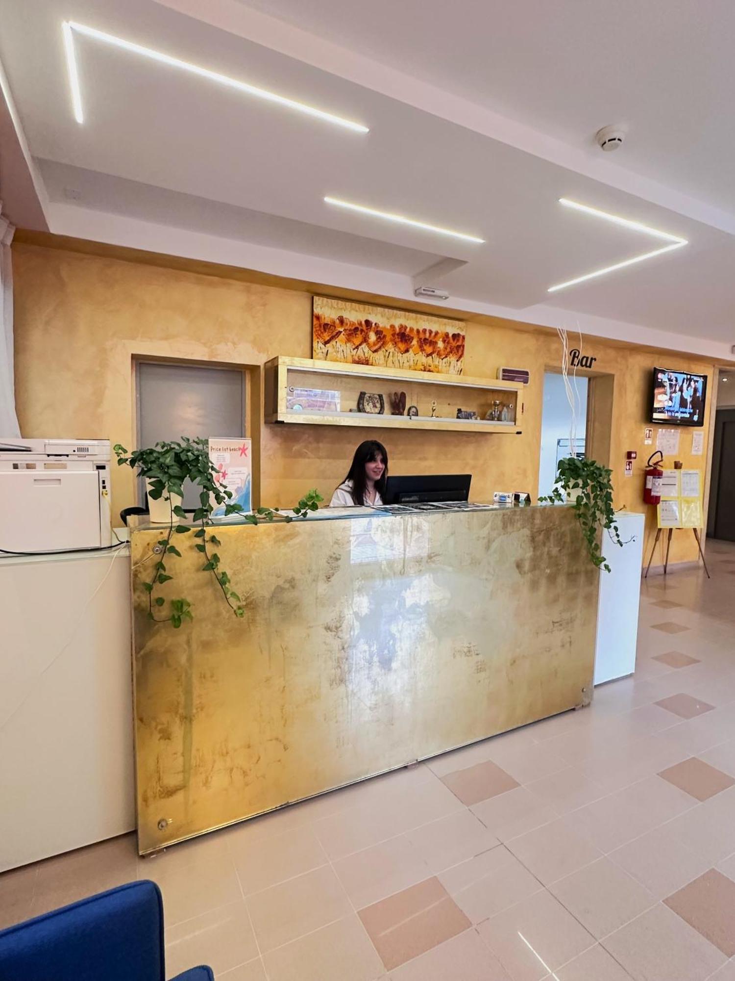רימיני Hotel Adria Nuova מראה חיצוני תמונה
